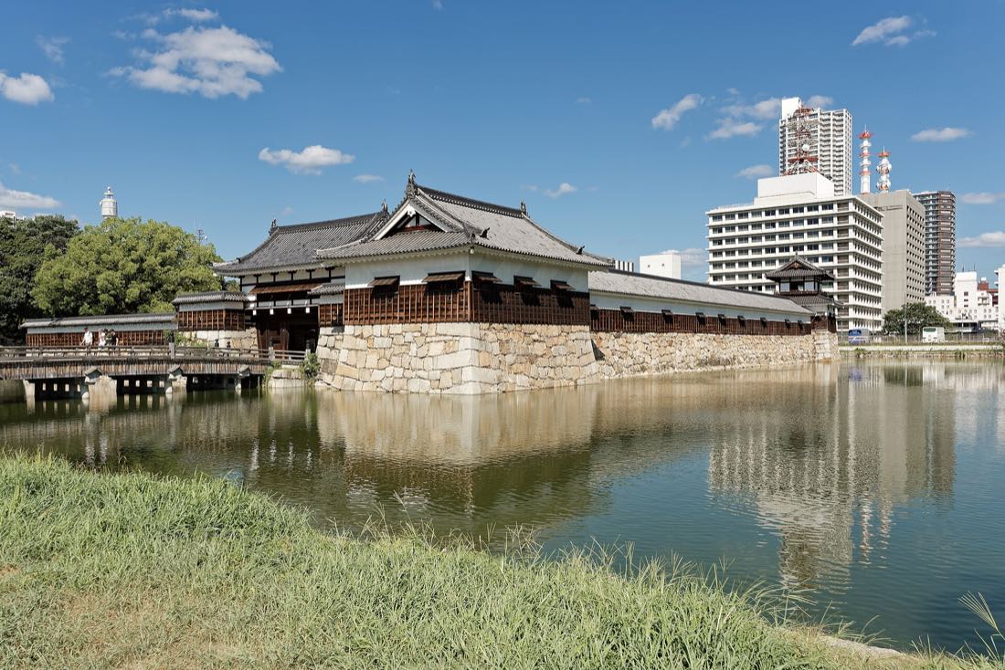 The main gate of Hiroshima Castle above its stone walls